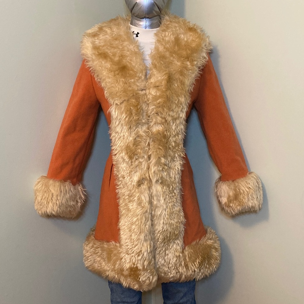 Source Unknown Orange Coat with Cream Faux Fur Trim